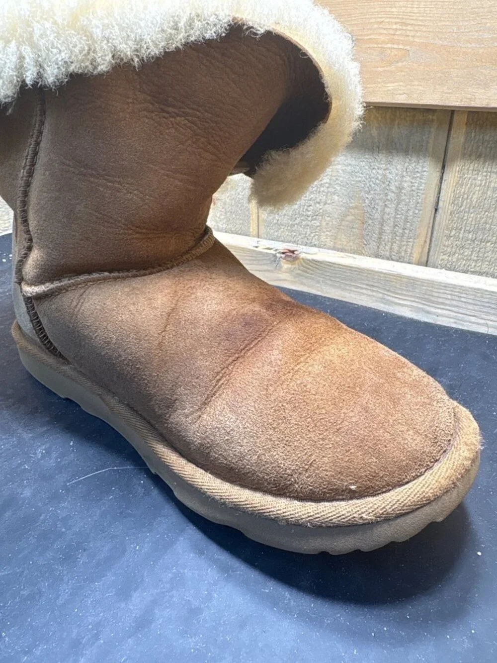 UGG Girls 1017400K Classic Boots Size US 4 UK 3 EU 34 Brown Suede Shearling